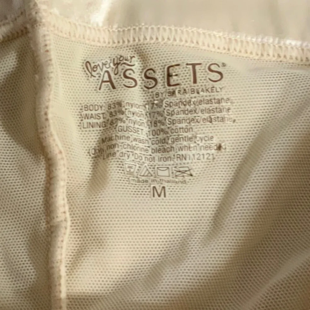 4 Pieces of Shapewear, Spanx,Assets, Maidenform,‎ Jokey size Medium